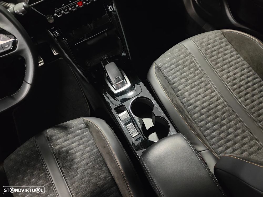 Peugeot 2008 1.2 PureTech Allure EAT8 - 48