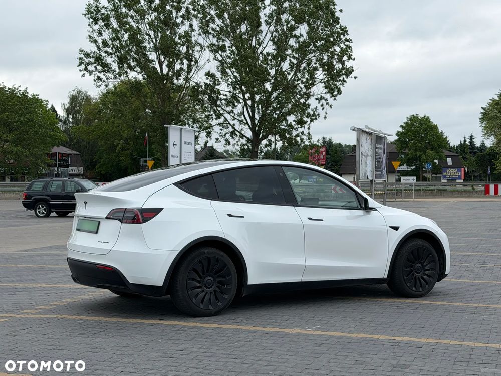 Tesla Model Y - 5
