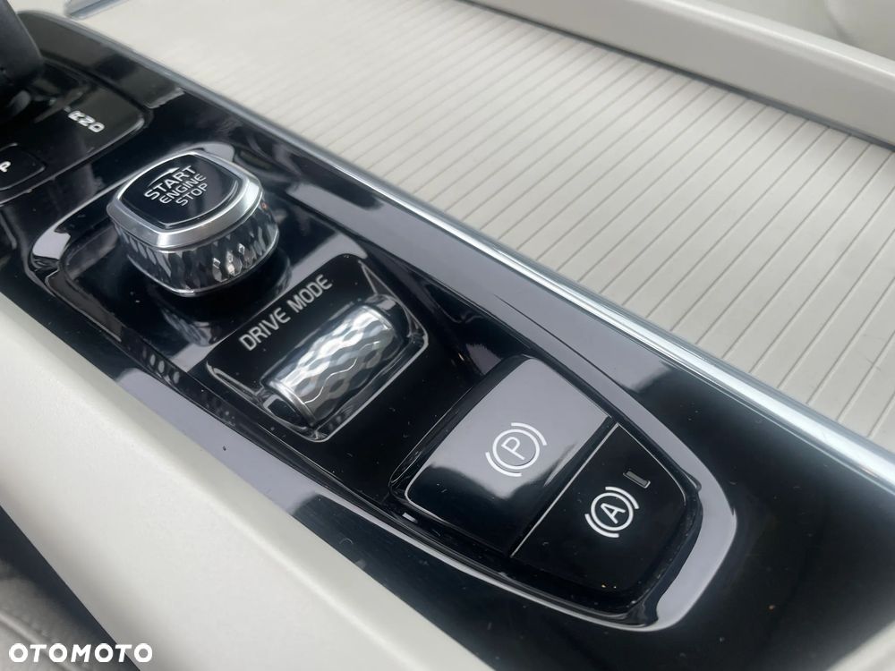 Volvo XC 60 B5 D AWD Inscription - 34