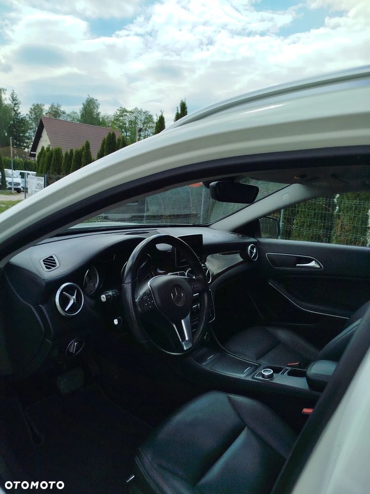 Mercedes-Benz GLA - 11