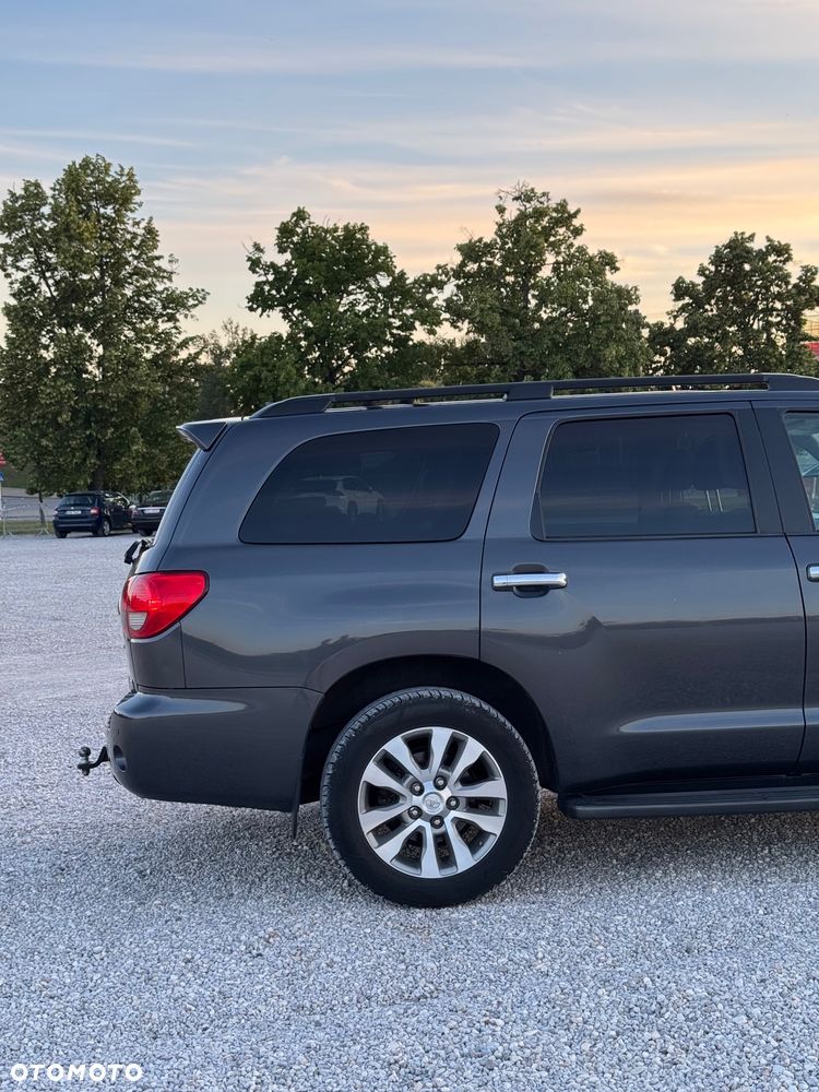 Toyota Sequoia - 9