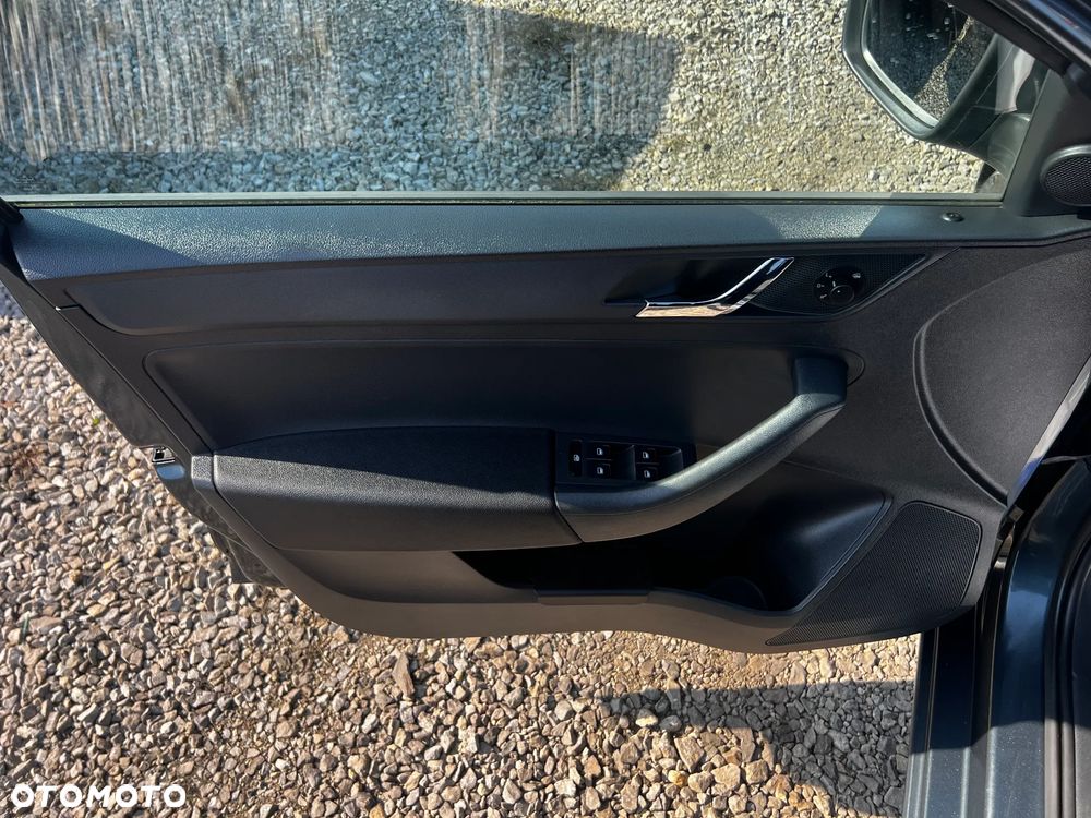 Skoda RAPID 1.6 TDI Elegance - 23