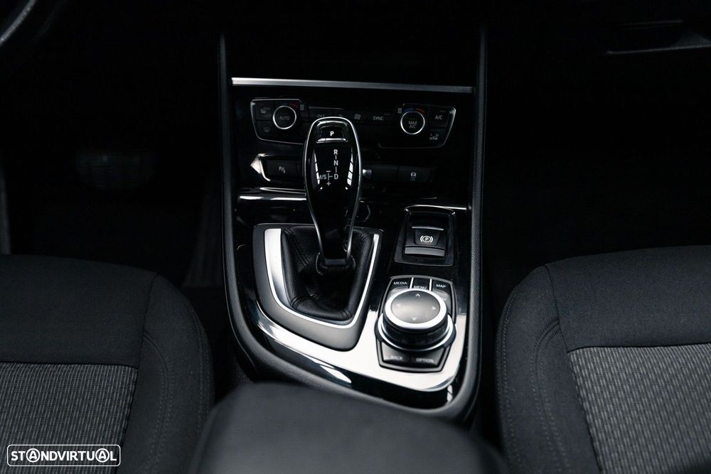 BMW 218 Active Tourer i Advantage Auto - 39
