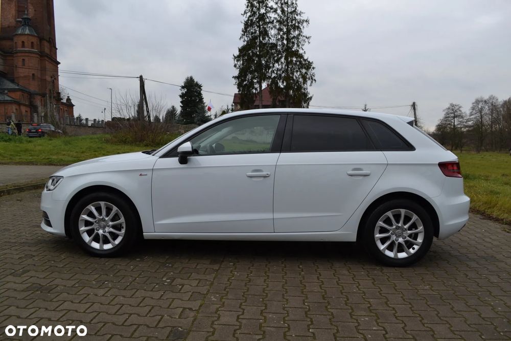 Audi A3 Sportback 1.6 TDI (clean diesel) S line Sportpaket - 8