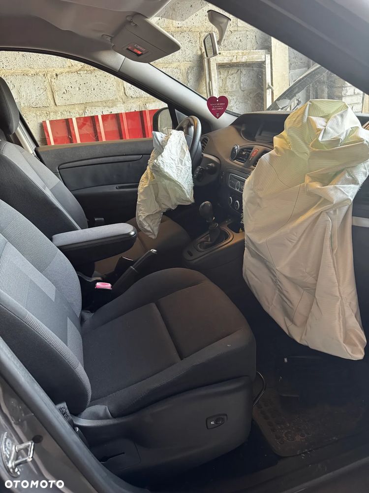 Renault Scenic 1.6 16V 110 TomTom Edition - 7
