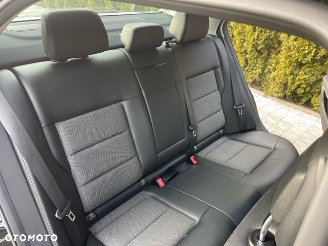Mercedes-Benz Klasa E 250 CDI DPF BlueEFFICIENCY Automatik - 23