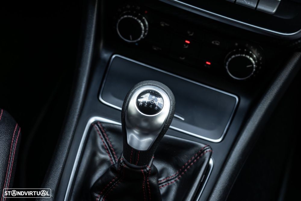Mercedes-Benz A 180 d AMG Line - 26