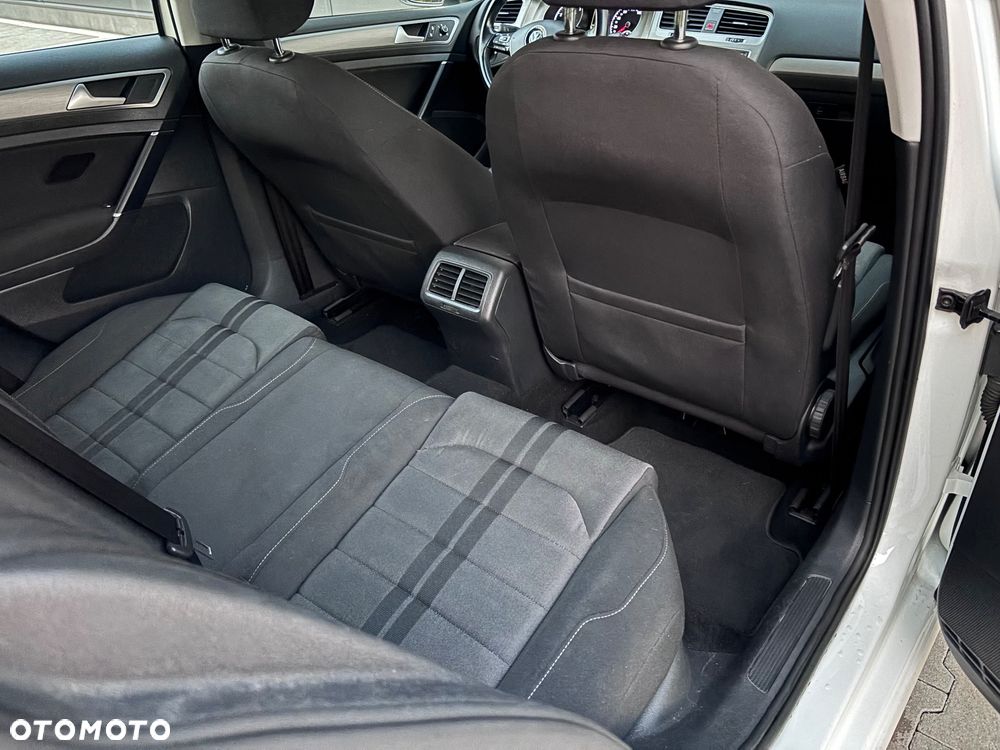 Volkswagen Golf - 10
