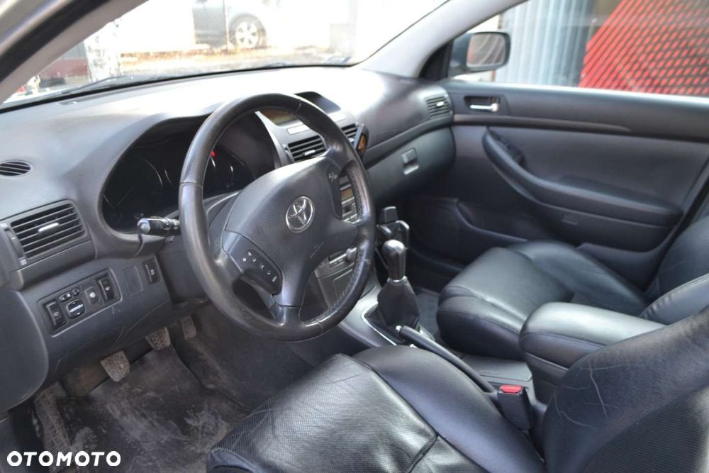 Toyota Avensis - 7