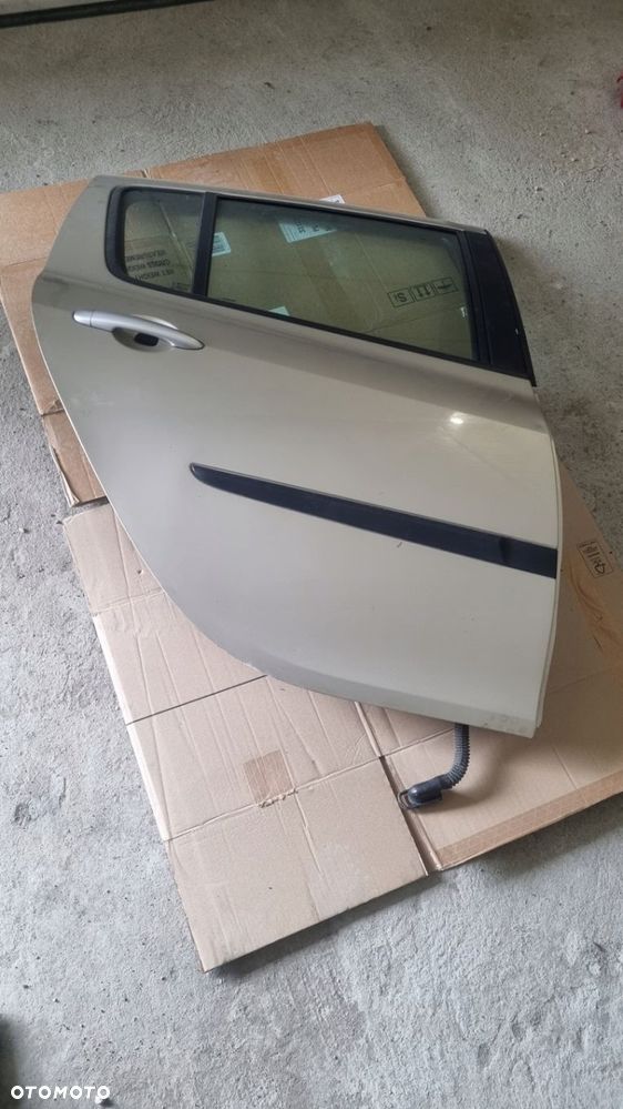 Dzwi clio III tyl prawe - 5