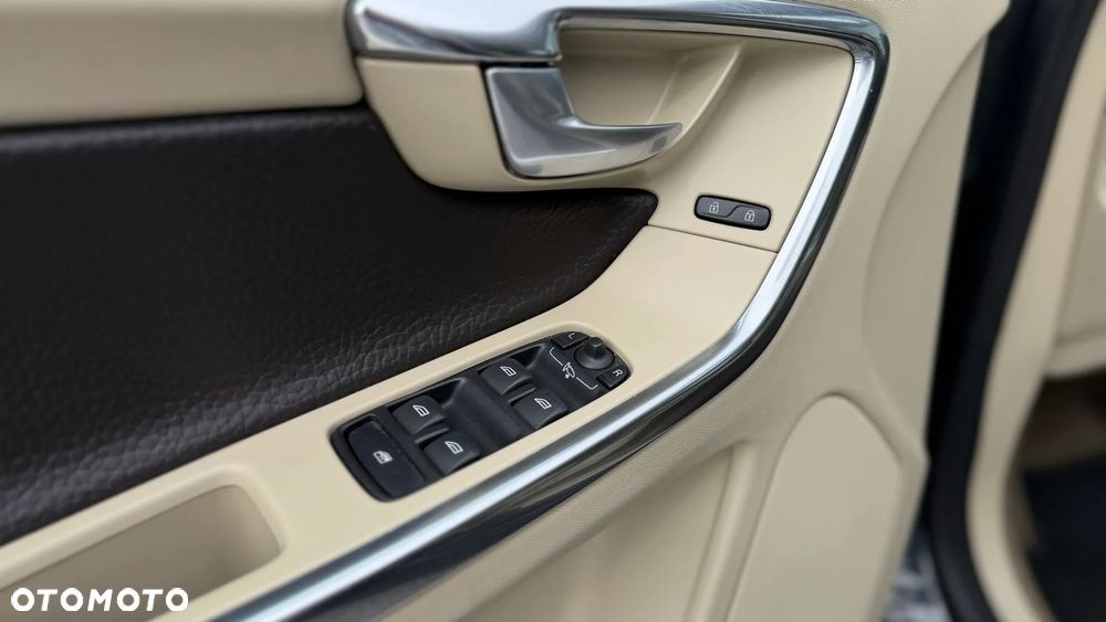 Volvo XC 60 D5 AWD Summum - 25