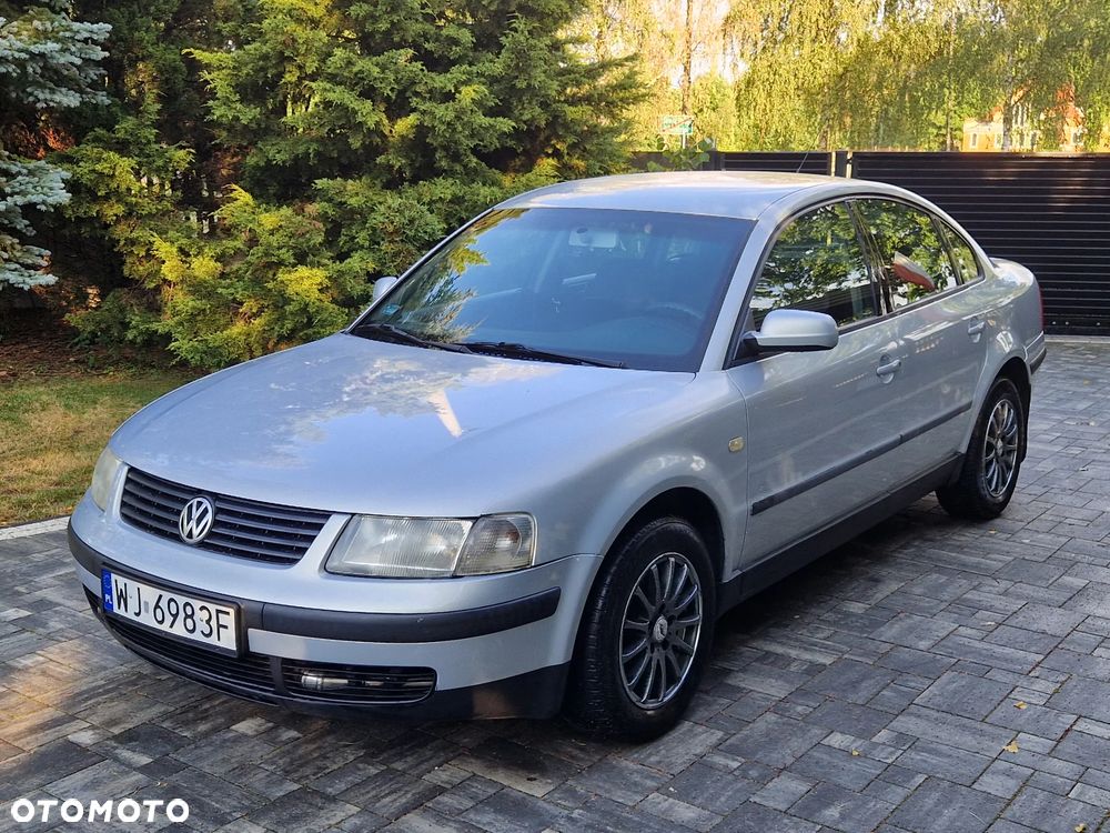 Volkswagen Passat - 1