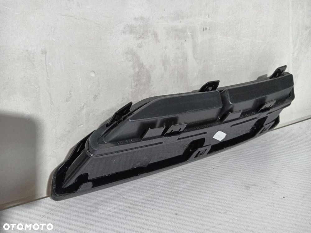 KRATKA ATRAPA WYDECHU PRAWA AUDI Q3 II 83A807320 - 4