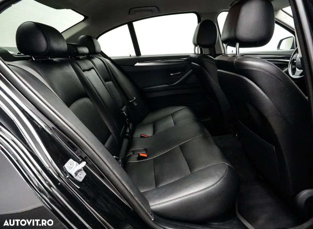 BMW Seria 5 520d xDrive AT - 16