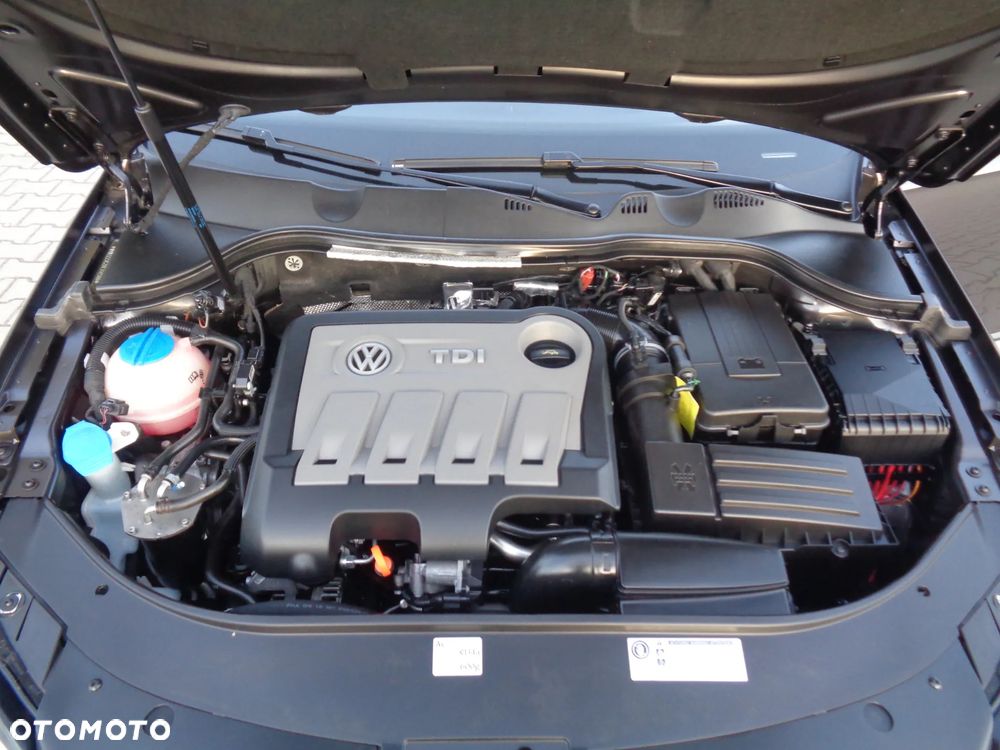 Volkswagen Passat 2.0 TDI DPF Highline - 9