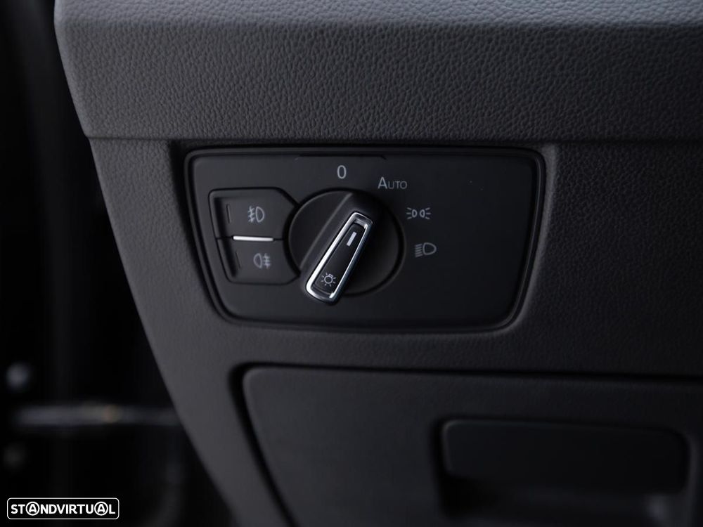 VW Passat Variant 2.0 TDI Business DSG - 14