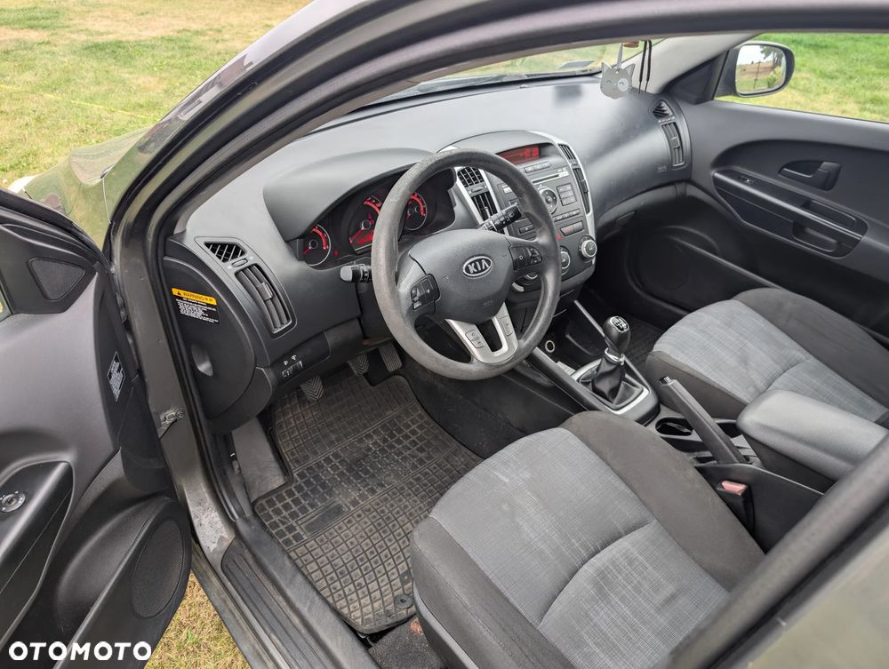 Kia Ceed - 12