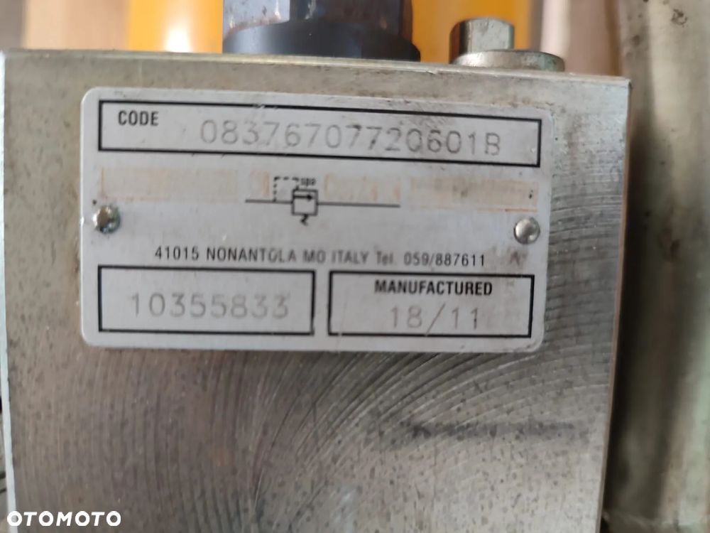 Siłownik hydrauliczny   9284408  Liebherr A 900 C - 11