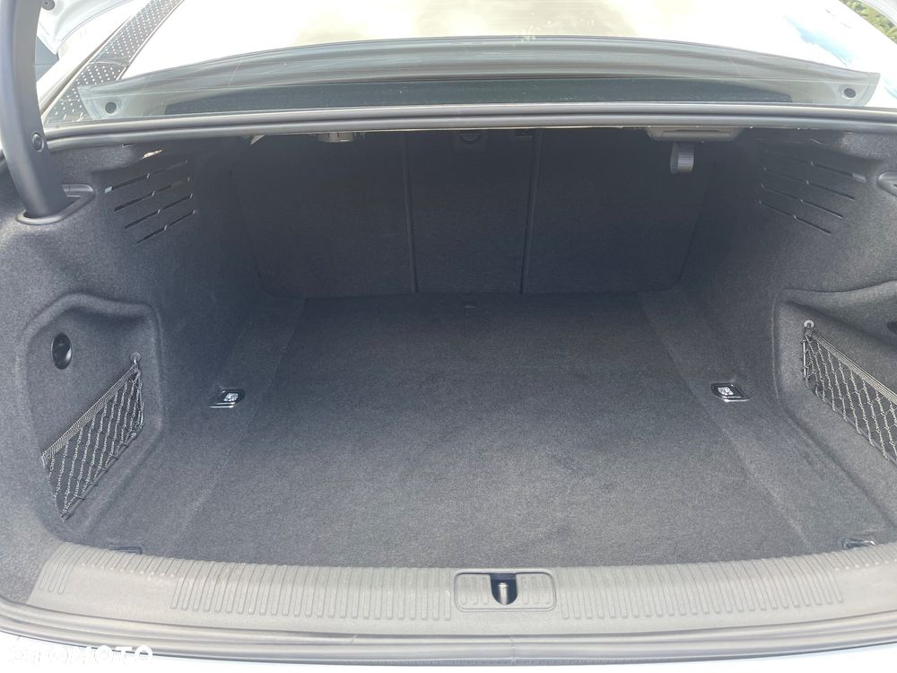 Audi A4 Limousine 40 TFSI S tronic design - 32