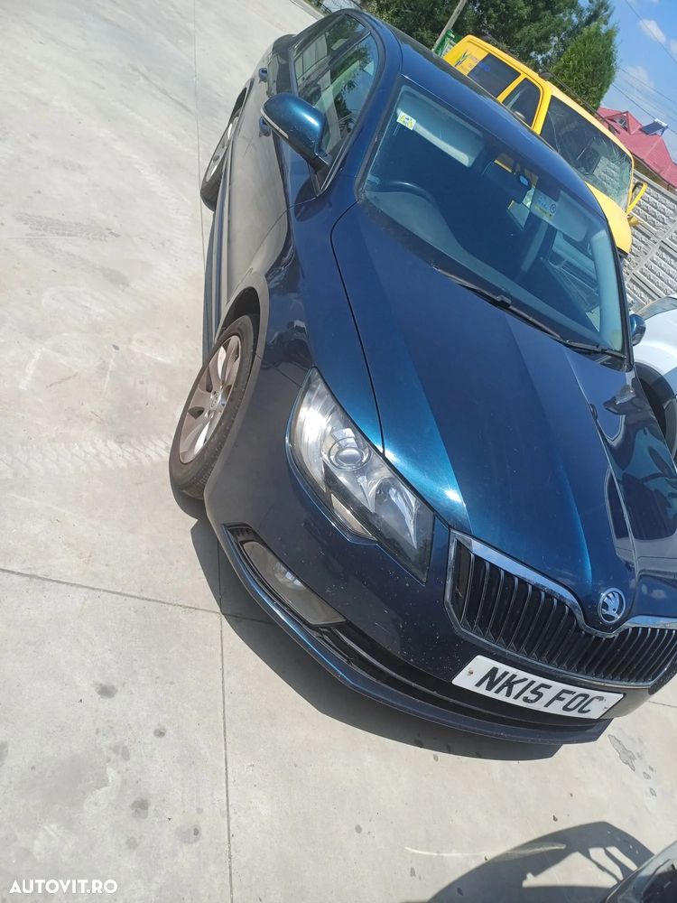 Dezmembrez Skoda Superb - 1