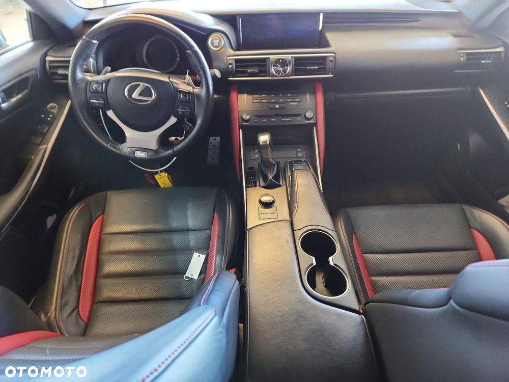 Lexus IS - 7