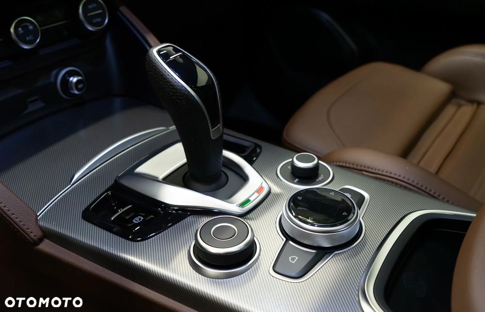 Alfa Romeo Stelvio 2.0 Turbo Veloce Q4 - 7