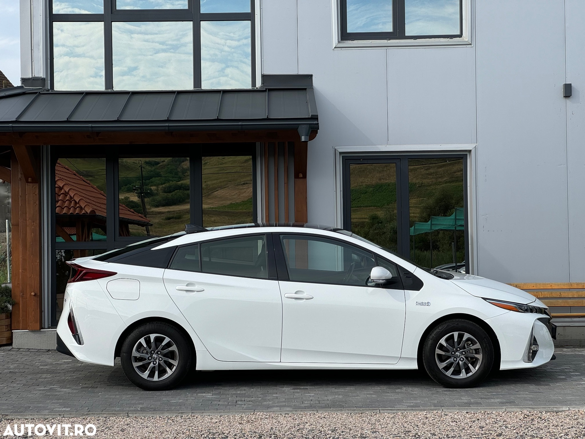 Toyota Prius Plug-in Hybrid Solar - 5