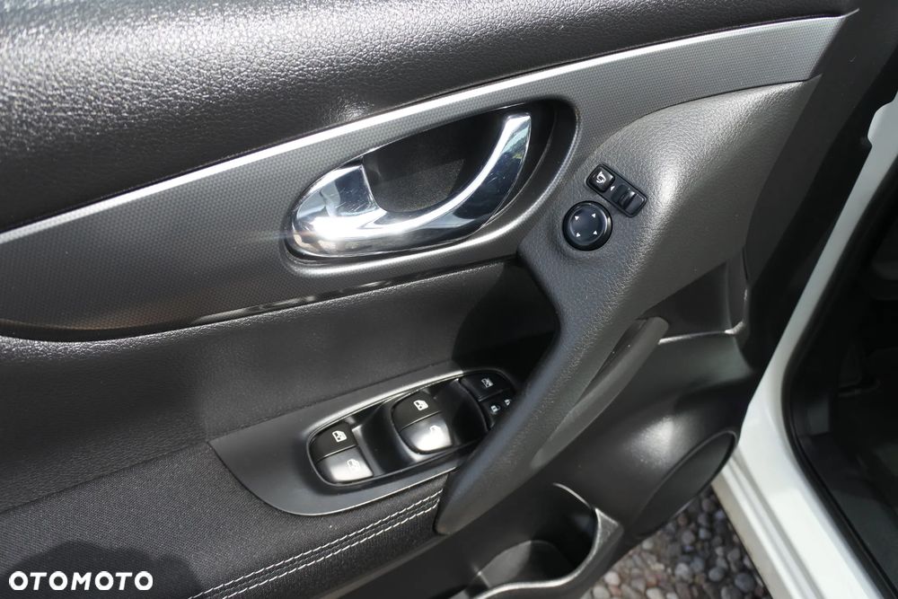 Nissan Qashqai 1.2 DIG-T Xtronic TEKNA - 25