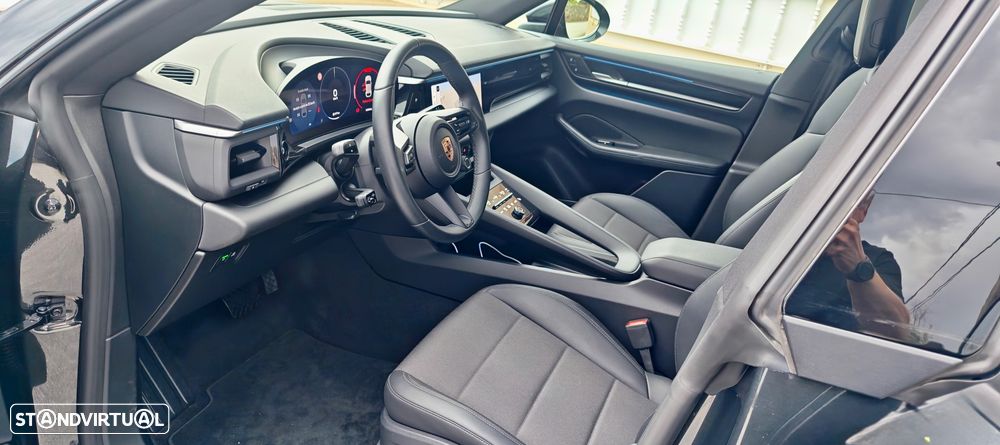Porsche Macan Electric 4 - 7
