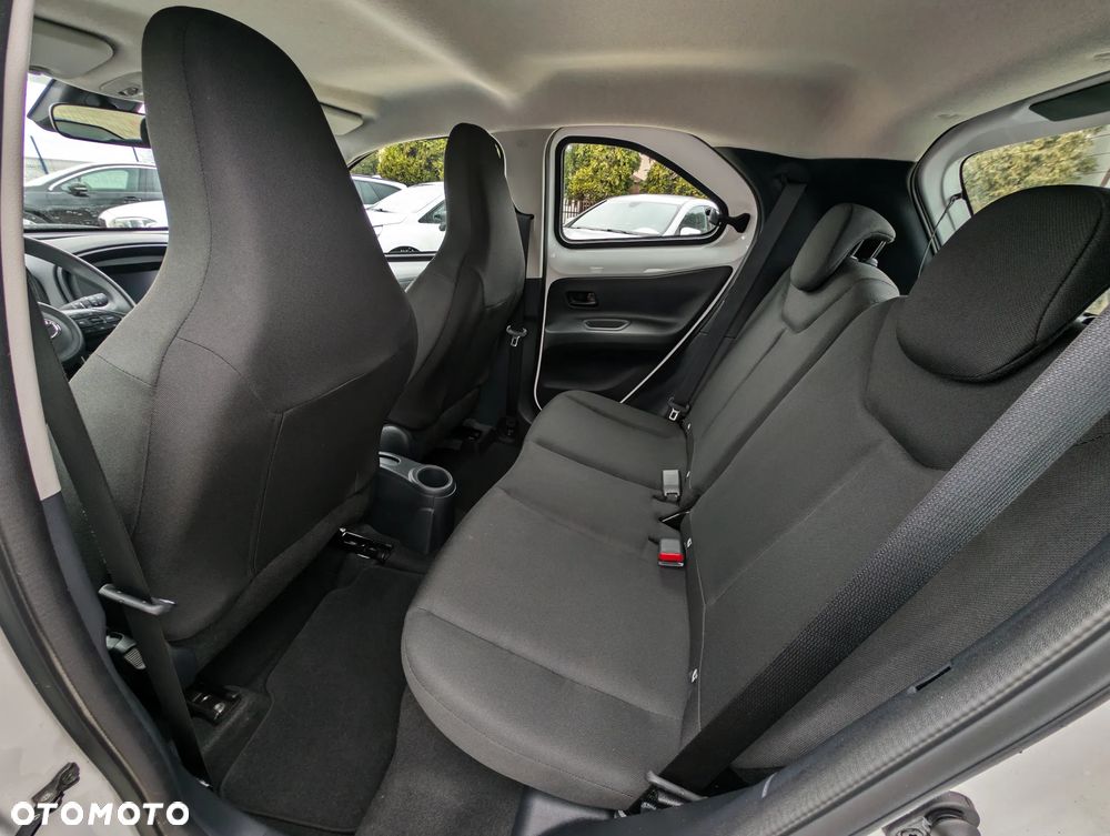 Toyota Aygo X Business Edition - 25