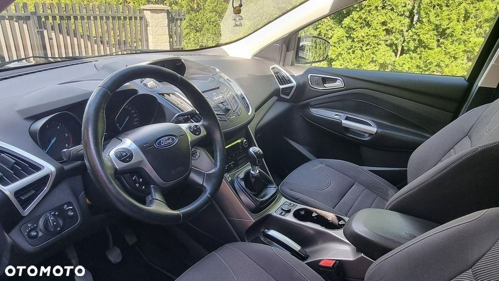 Ford Kuga - 10