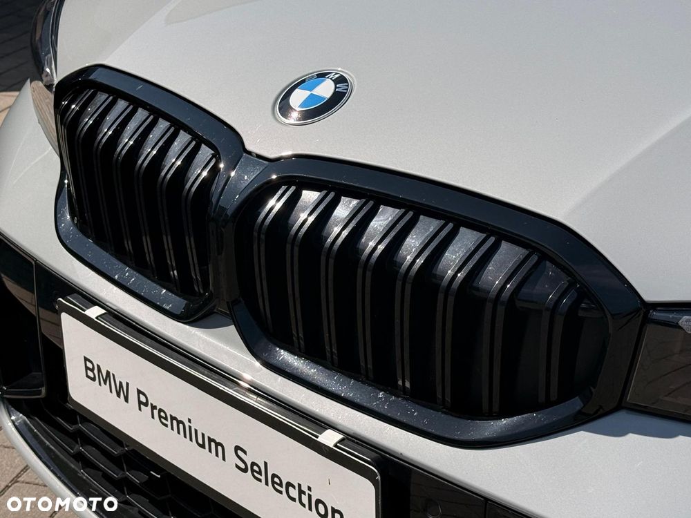 BMW Seria 3 330i sport - 10