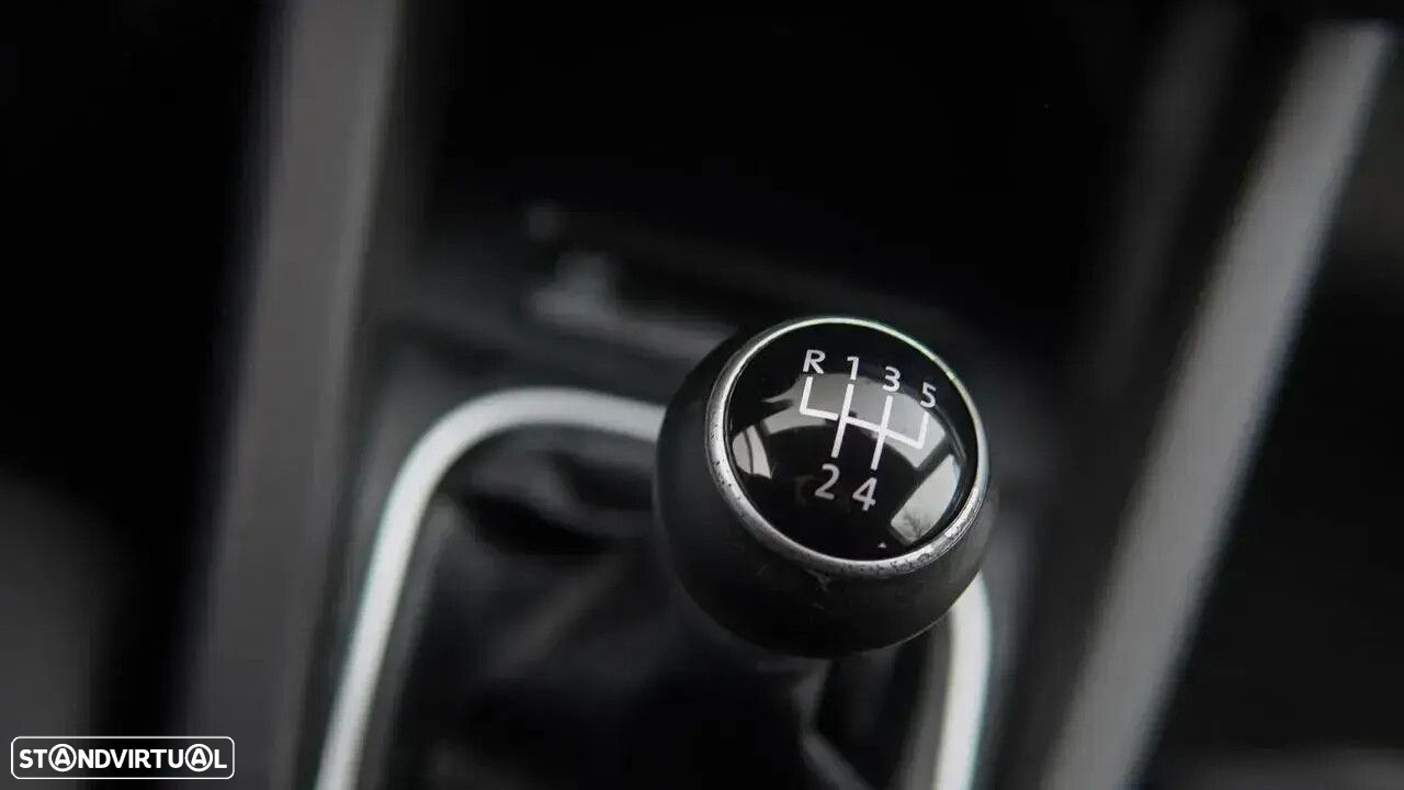 VW Jetta - 26
