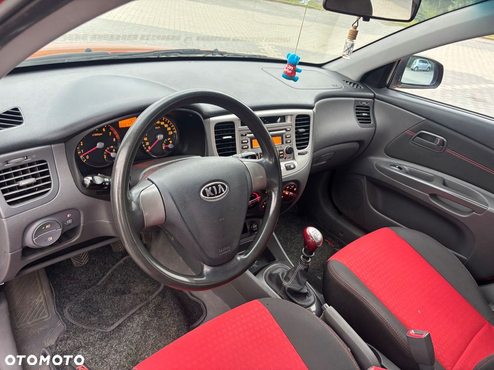 Kia Rio - 8