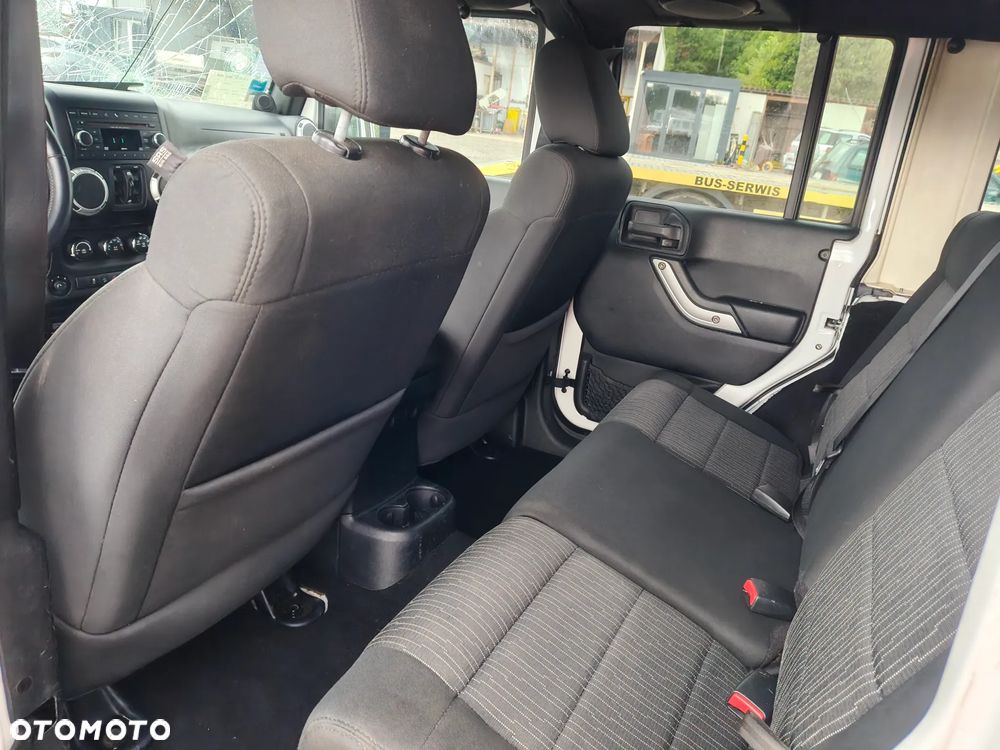 Jeep Wrangler Unlimited 2.8 CRD DPF Sport - 27