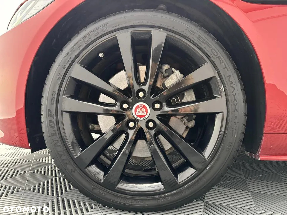 Jaguar XE 2.0 D AWD R-Sport - 9