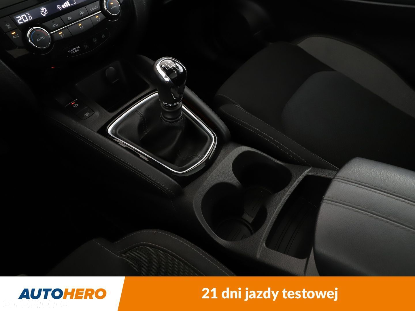 Nissan Qashqai 1.3 DIG-T N-Connecta - 24