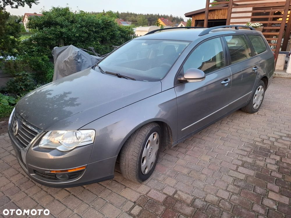 Volkswagen Passat 1.9 TDI DPF BlueMotion - 1