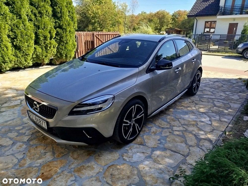 Volvo V40 Cross Country - 1
