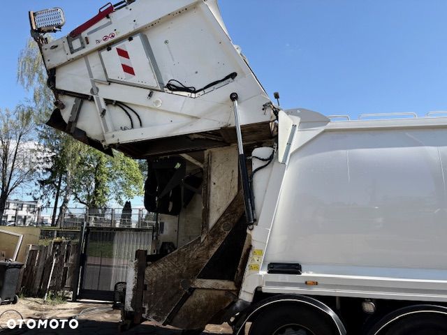 Renault D 26 Wide śmieciarka Euro 6 - 14