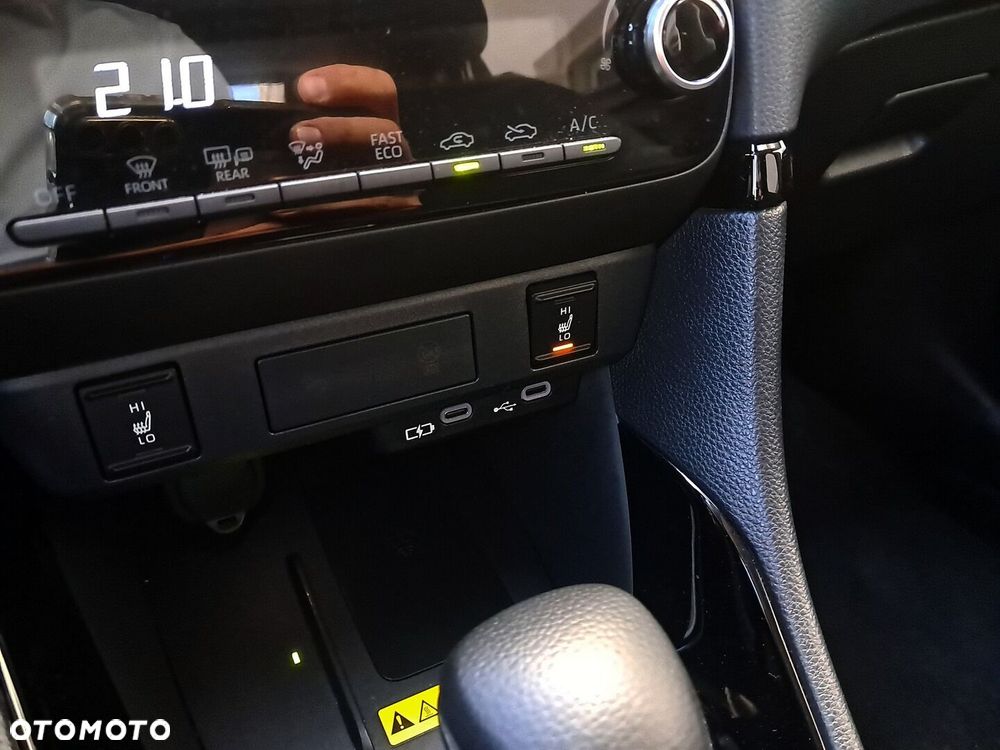 Toyota Yaris Hybrid 1.5 Style - 25