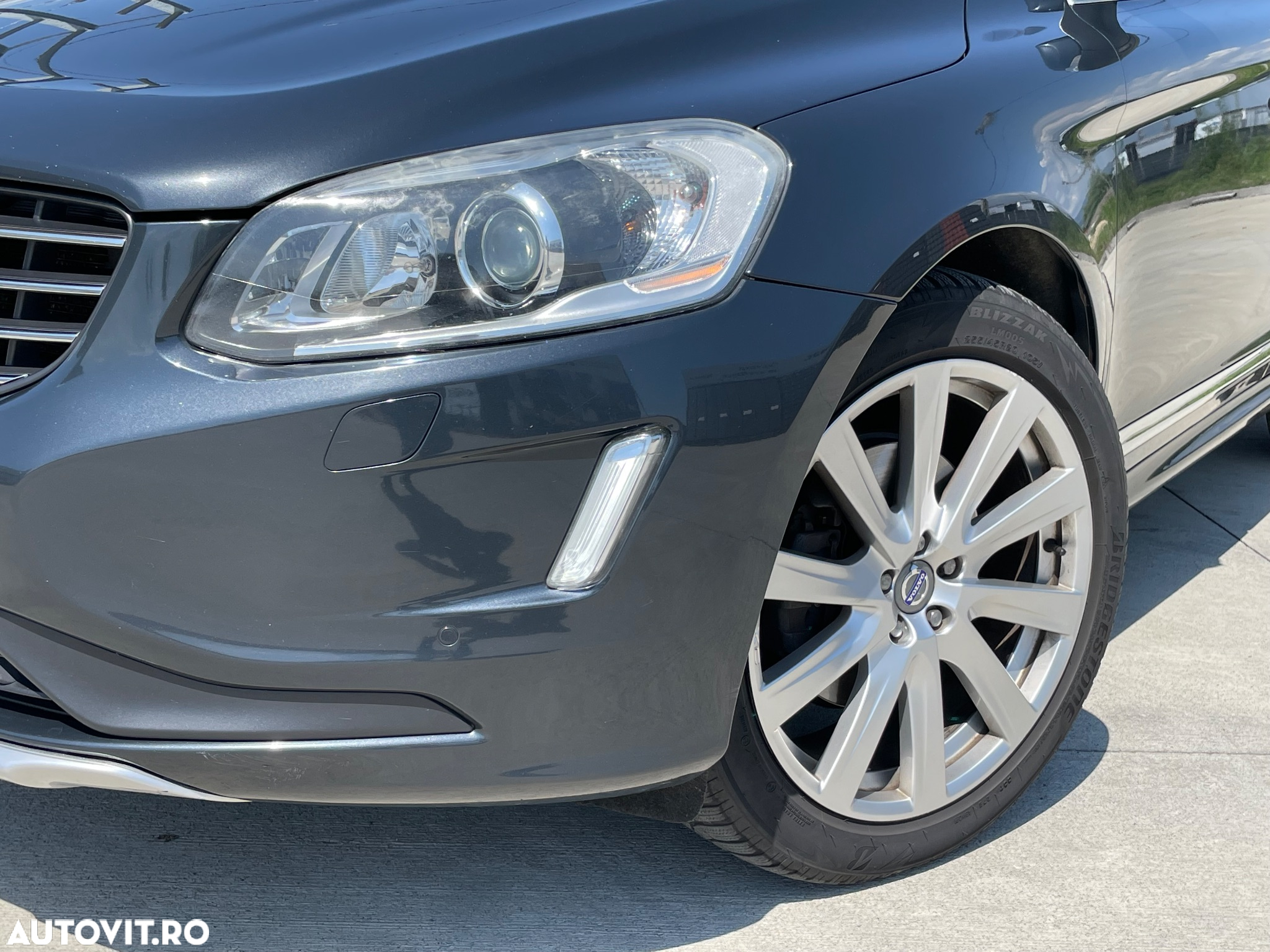 Volvo XC 60 D5 AWD Geartronic Summum - 3