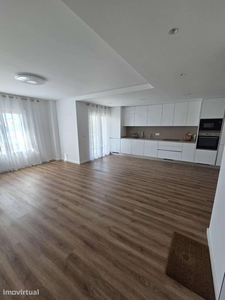 Apartamento T2 na Avenida Comandante Gilberto Duarte e Duarte - Grande imagem: 5/28