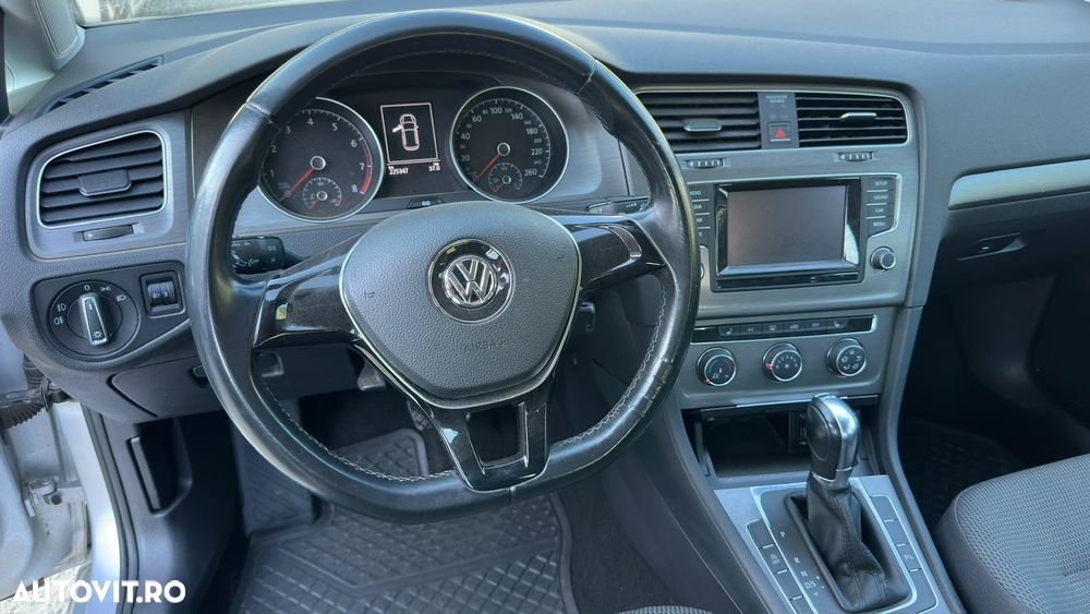 Volkswagen Golf - 10