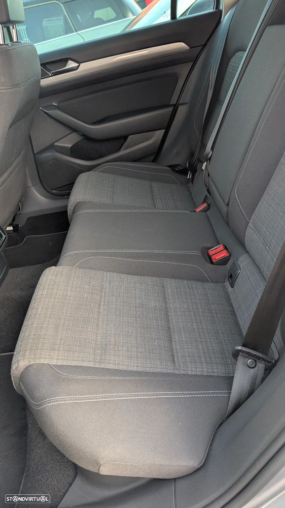 VW Passat Variant 2.0 TDI Business DSG - 16