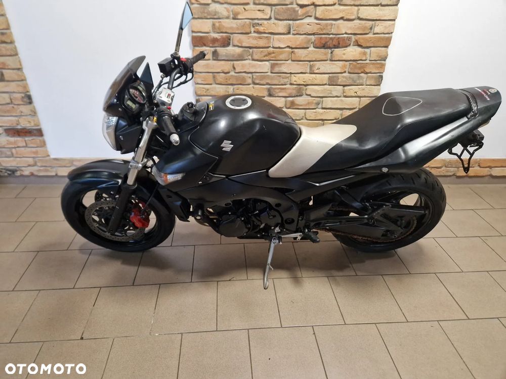 Suzuki GSR - 1