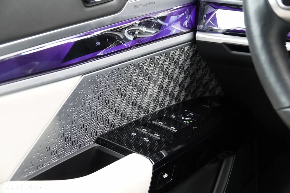 BMW Seria 7 - 31