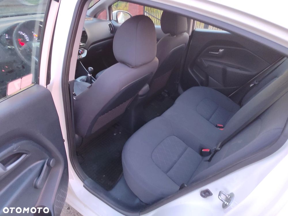 Kia Rio 1.2 M - 9