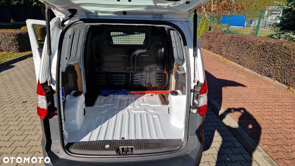Ford Transit Courier - 16