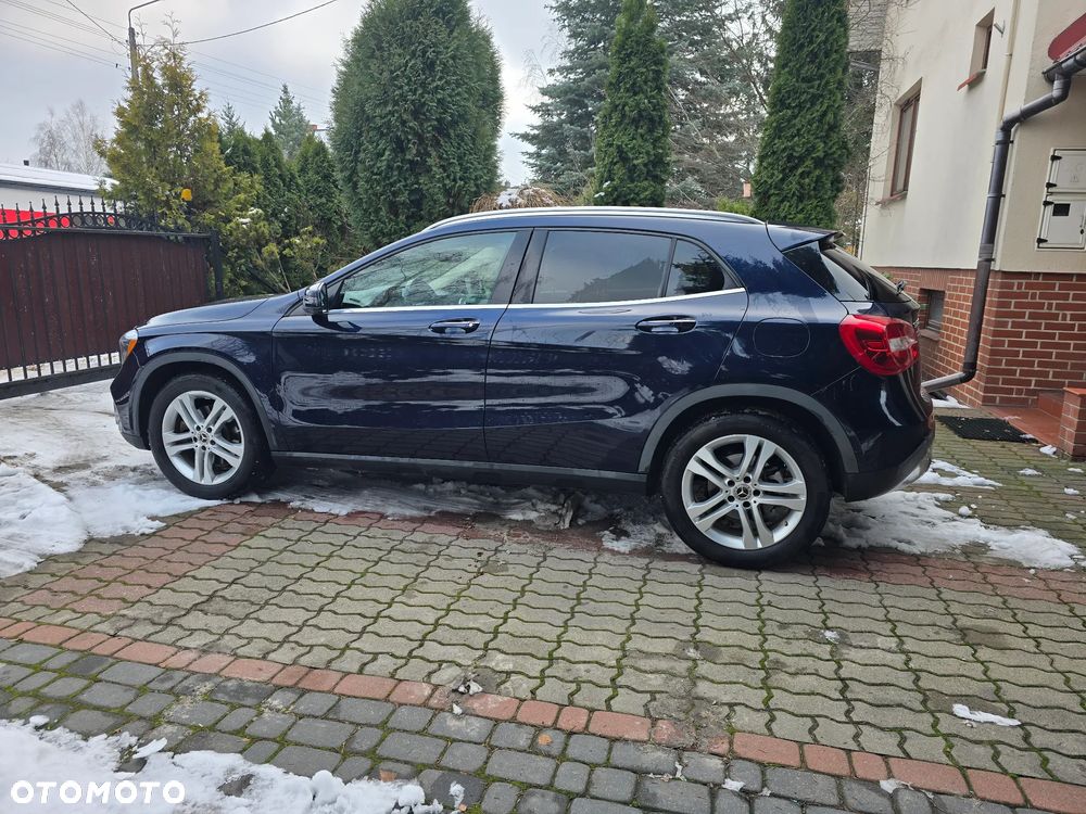 Mercedes-Benz GLA 250 4Matic 7G-DCT - 3